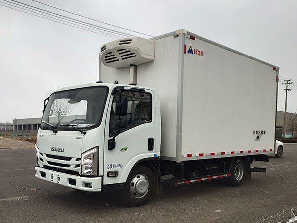 拓路星牌冷藏车 五十铃 TLV5043XLC-D1
